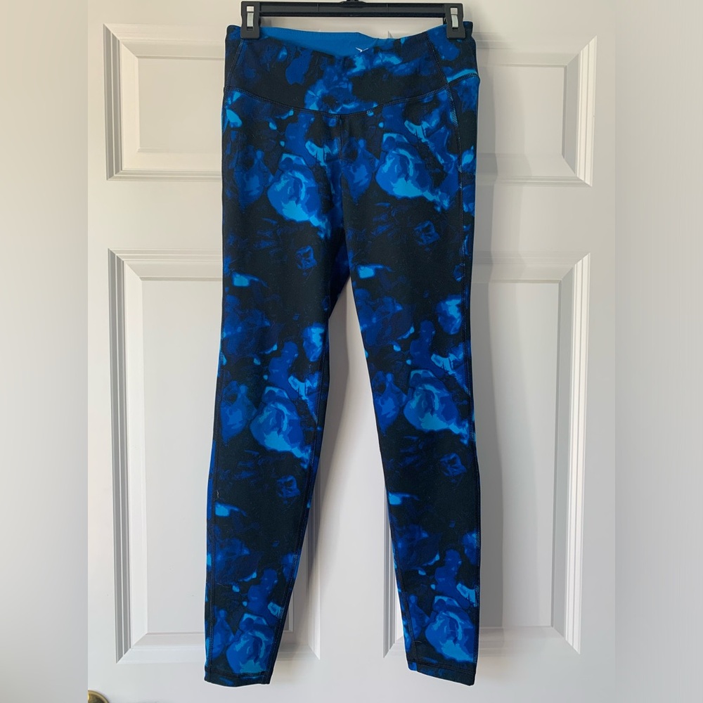 Blue pattern leggings